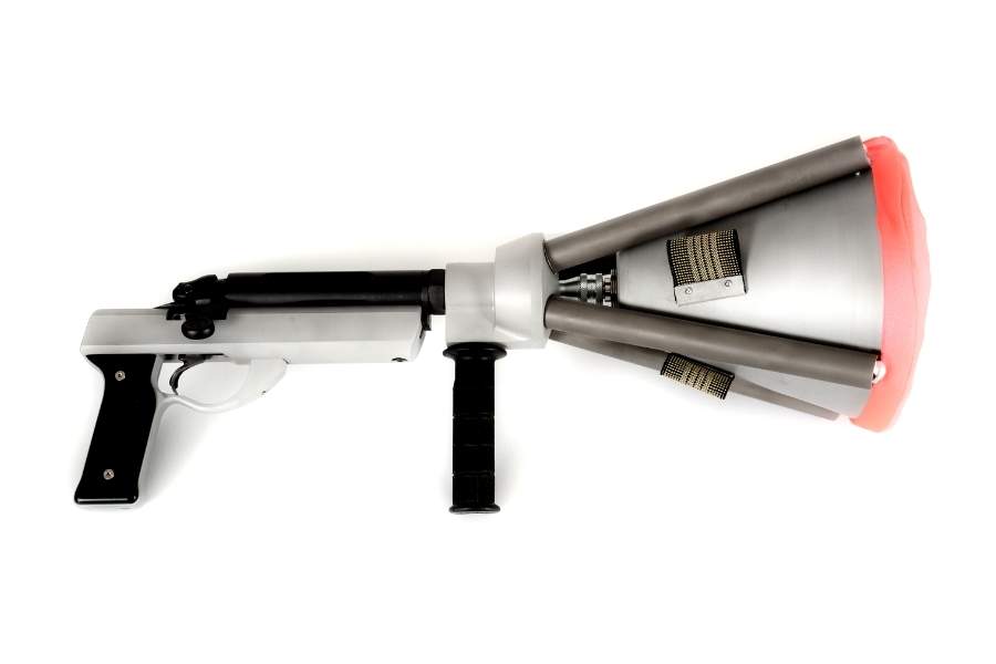 Handheld canister-switch net gun with short stock, right side
